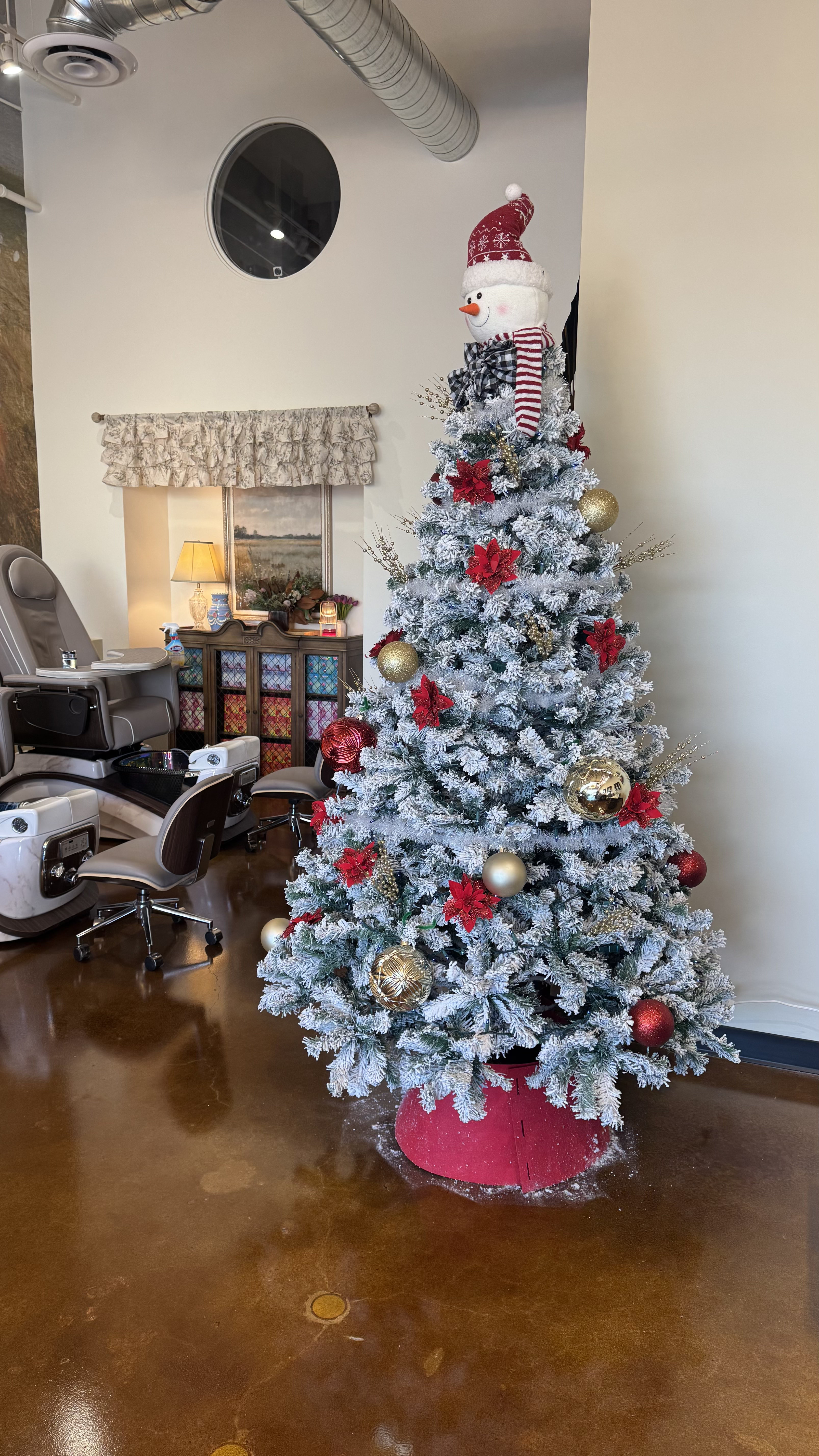 December photo from the Nashville Nails timeline